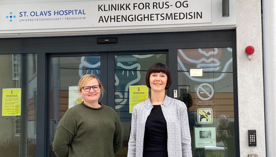 – Vi er bekymret for at det har etablert seg en praksis med overdiagnostisering, slik at institusjonen kan fakturere helseforetakene for høyeste døgnsats, sier klinikksjef Kristin Holum Smedsrud (t.h.). T.v.: Vibeke Alstadvald. – Vi er bekymret for at det har etablert seg en praksis med overdiagnostisering, slik at institusjonen kan fakturere helseforetakene for høyeste døgnsats, sier klinikksjef Kristin Holum Smedsrud (t.h.). T.v.: Vibeke Alstadvald.