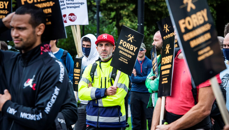 Bygningsarbeiderne har i mange år kjempet for å forby bemanningsnransjen. Nå vedtar Stortinget et forbud mot bemanningsbyråer i byggebransjen i Osloområdet. I tillegg kommer flere andre innstramminger for byråene som leier ut abeidskraft. Bygningsarbeiderne har i mange år kjempet for å forby bemanningsnransjen. Nå vedtar Stortinget et forbud mot bemanningsbyråer i byggebransjen i Osloområdet. I tillegg kommer flere andre innstramminger for byråene som leier ut abeidskraft.