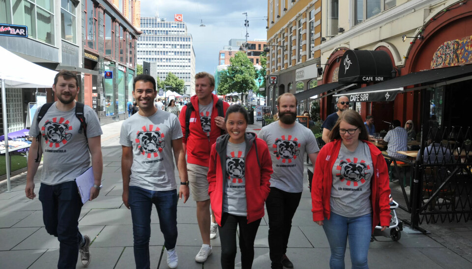 LOs sommerpatrulje: Patruljen undersøkte denne uka arbeidsforholdene ved flere bedrifter i Oslo. Her ved Eirik Holt, Mani Hussaini, Stian Michalsen, Linn Andersen, Pål Spjelkavik og Maren Hedne. Patruljen hadde sin siste arbeidsdag fredag denne uka, og har gjennom sommeren avdekket hundrevis av lovbrudd. LOs sommerpatrulje: Patruljen undersøkte denne uka arbeidsforholdene ved flere bedrifter i Oslo. Her ved Eirik Holt, Mani Hussaini, Stian Michalsen, Linn Andersen, Pål Spjelkavik og Maren Hedne. Patruljen hadde sin siste arbeidsdag fredag denne uka, og har gjennom sommeren avdekket hundrevis av lovbrudd.