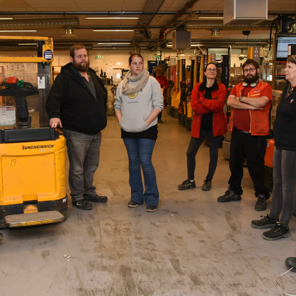 Arnstein Johnsen, Christian Hjemgård, Silje Kristin Kristiansen, Ann Helen Jensen, Bjørnar Lindblom, Vigdis Vigård og Gunnar Kristoffersen opplevde i fjor at Postreklamesenteret i Bodø ble nedlagt. Da fikk de fleste ny jobb på terminalen. Nå skal altså de nye arbeidsplassene legges ned. Arnstein Johnsen, Christian Hjemgård, Silje Kristin Kristiansen, Ann Helen Jensen, Bjørnar Lindblom, Vigdis Vigård og Gunnar Kristoffersen opplevde i fjor at Postreklamesenteret i Bodø ble nedlagt. Da fikk de fleste ny jobb på terminalen. Nå skal altså de nye arbeidsplassene legges ned.