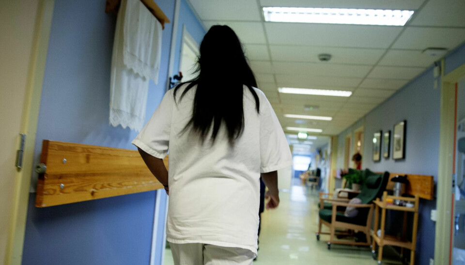 MER JOBB? En sykepleier i 75 prosent stilling ville ha mer jobb, og søkte på en utlyst 75-prosentstilling. Det fikk hun ikke. Nå kan loven bli endret. Illustrasjonsbilde. MER JOBB? En sykepleier i 75 prosent stilling ville ha mer jobb, og søkte på en utlyst 75-prosentstilling. Det fikk hun ikke. Nå kan loven bli endret. Illustrasjonsbilde.