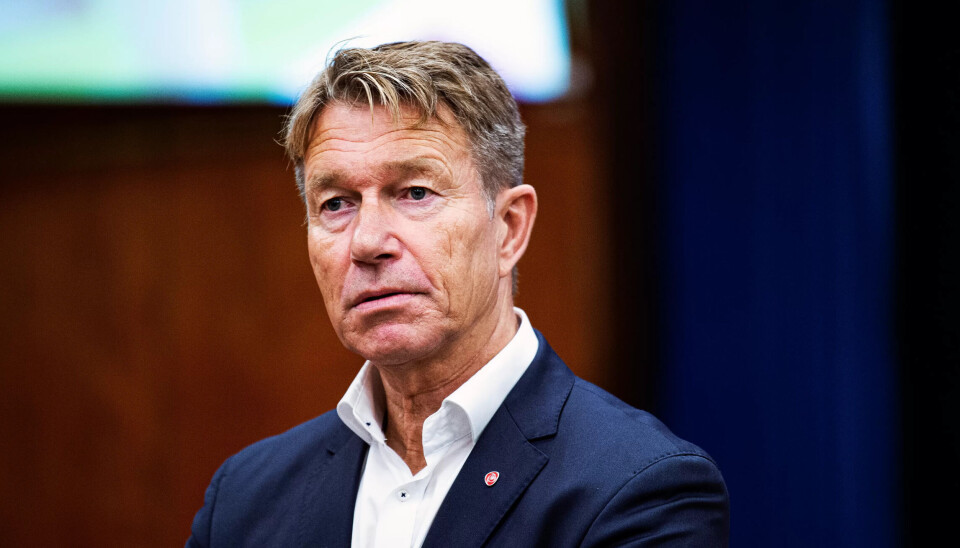 DRØFTING: Kilder sier at energiminister Terje Aasland (Ap) kun vil legge saken fram for drøfting torsdag. DRØFTING: Kilder sier at energiminister Terje Aasland (Ap) kun vil legge saken fram for drøfting torsdag.
