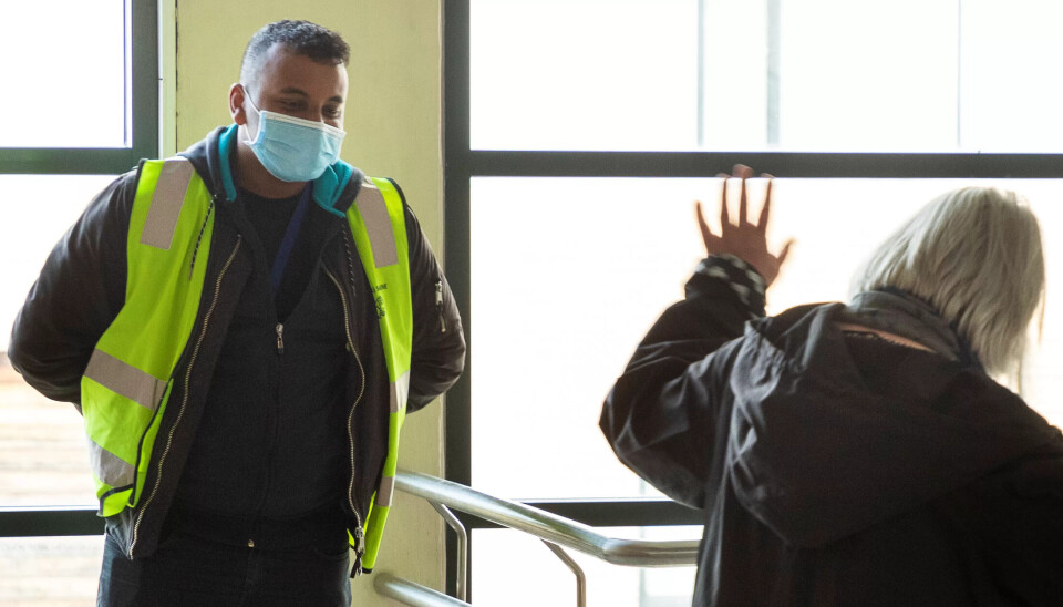 FERDIG: Siste stikk er tatt og Liban Ibrahim ønsker henne en trygg tur hjem. FERDIG: Siste stikk er tatt og Liban Ibrahim ønsker henne en trygg tur hjem.