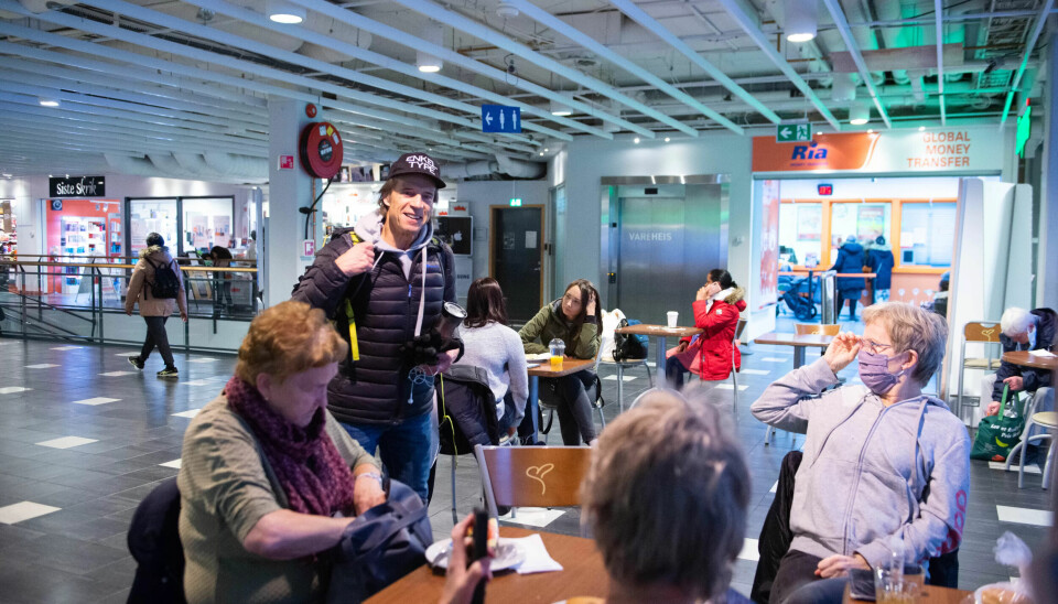 BEST SÅNN: Jan Bøhler trives best med å være ute og treffe folk i Groruddalen. Han ser på seg selv som en ombudsmann. BEST SÅNN: Jan Bøhler trives best med å være ute og treffe folk i Groruddalen. Han ser på seg selv som en ombudsmann.