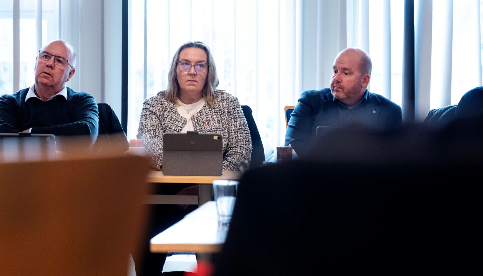 FRP-BENKEN: Olaf Reppe, Hege Vikaskag og Aleksander Søreng sitter i posisjon i Frøya. FRP-BENKEN: Olaf Reppe, Hege Vikaskag og Aleksander Søreng sitter i posisjon i Frøya.