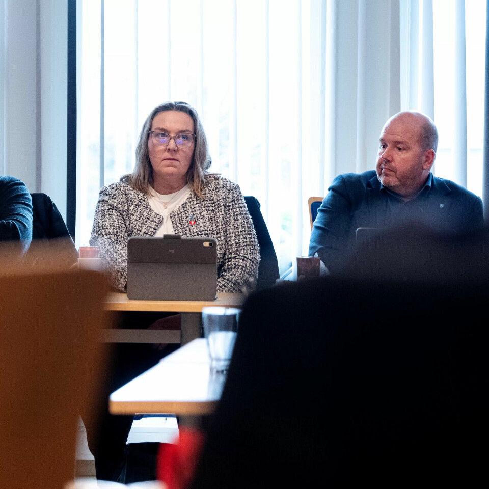 FRP-BENKEN: Olaf Reppe, Hege Vikaskag og Aleksander Søreng sitter i posisjon i Frøya. FRP-BENKEN: Olaf Reppe, Hege Vikaskag og Aleksander Søreng sitter i posisjon i Frøya.