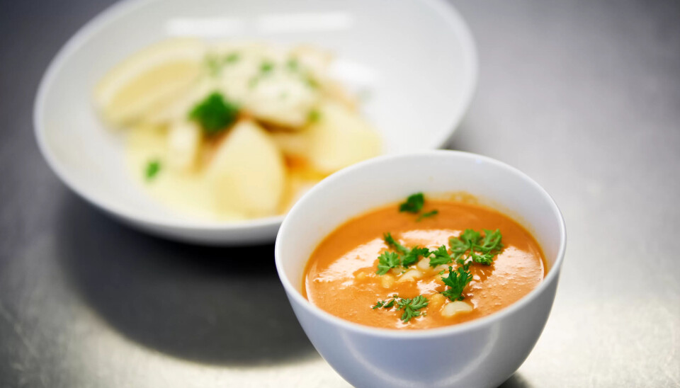 DAGENS MIDDAG: Lokal torsk med Sandefjordsmør, ovnsbakte rotgrønnsaker og kortreist potet. Pluss tomatsuppe med makaroni. DAGENS MIDDAG: Lokal torsk med Sandefjordsmør, ovnsbakte rotgrønnsaker og kortreist potet. Pluss tomatsuppe med makaroni.