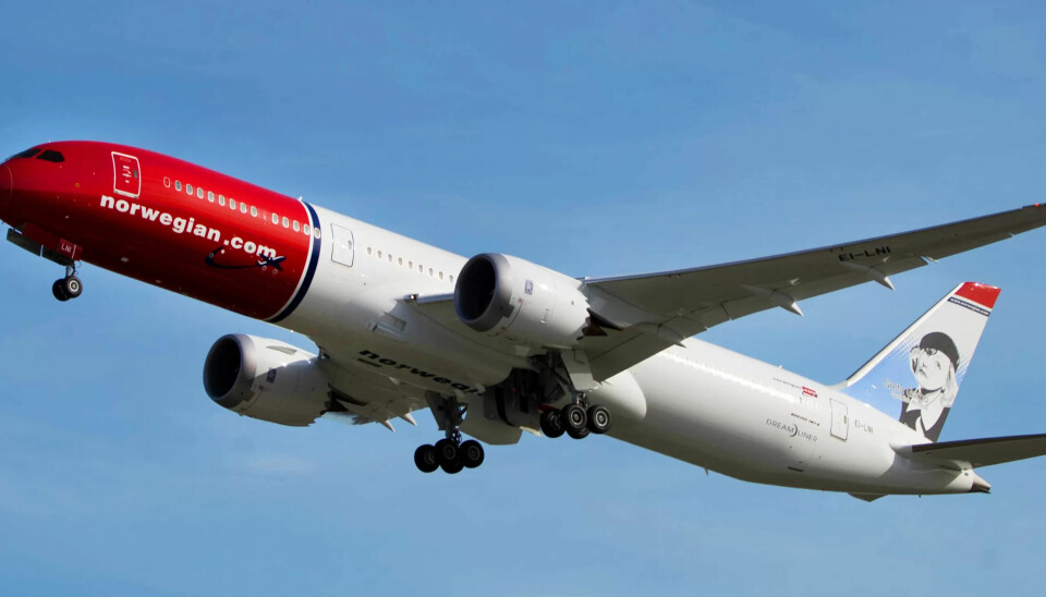 SKINNET BEDRAR: Selv om kroppen er malt i norske farger og flyet er registert i Norge, er det ingen grunn til å tro at det er norske myndigheter som bestemmer ombord. SKINNET BEDRAR: Selv om kroppen er malt i norske farger og flyet er registert i Norge, er det ingen grunn til å tro at det er norske myndigheter som bestemmer ombord.