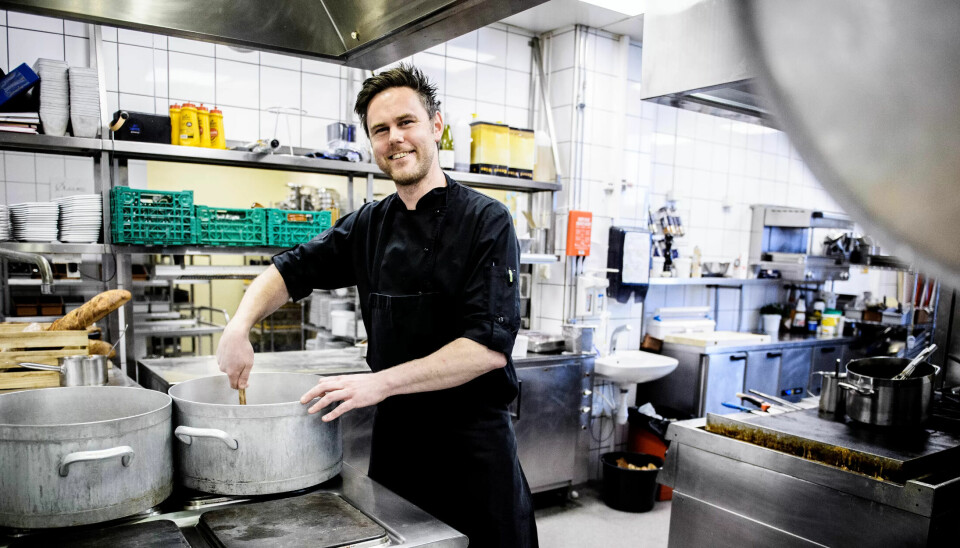 Marius Aasheim er kokk og klubbleder ved Quality Hotel i Steinkjer. Gjennomsnitt månedslønn for kokker er kr. 31.950. Marius Aasheim er kokk og klubbleder ved Quality Hotel i Steinkjer. Gjennomsnitt månedslønn for kokker er kr. 31.950.