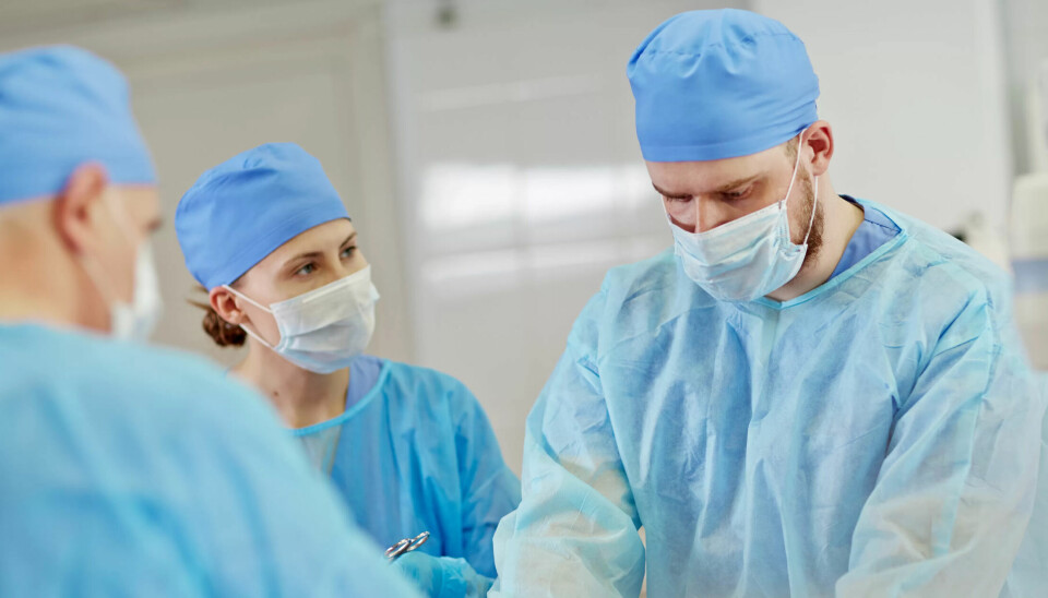 KOMPETANSE: Fagutdanningen skal gi helsefagarbeiderne økt kompetanse innen det kirurgiske pasientforløpet, mener Fagforbundet. (Illustrasjonsfoto) KOMPETANSE: Fagutdanningen skal gi helsefagarbeiderne økt kompetanse innen det kirurgiske pasientforløpet, mener Fagforbundet. (Illustrasjonsfoto)