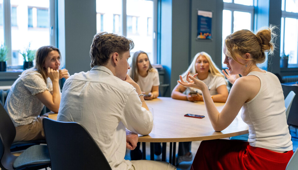 Myteknuserne: Det er mange misoppfatninger rundt spiseforstyrrelser. Én er at alle med spiseforstyrrelser er tynne. Det stemmer ikke. Overspising er den vanligste utfordringen, mens anoreksi er den mest sjeldne lidelsen. Myteknuserne: Det er mange misoppfatninger rundt spiseforstyrrelser. Én er at alle med spiseforstyrrelser er tynne. Det stemmer ikke. Overspising er den vanligste utfordringen, mens anoreksi er den mest sjeldne lidelsen.