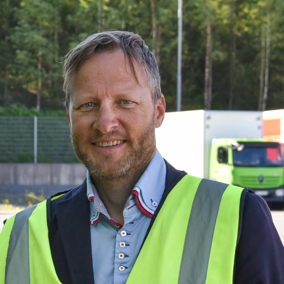 Pressesjef Kenneth Pettersen i Posten Norge svarte først at avvikene som er avdekket hos det innleide Vestlandsfirmaet er alvorlige, men ikke graverende. På direkte spørsmål om hvorvidt statseide Posten aksepterer lovbrudd fra underleverandører, presiserer han at; 'brudd på arbeidsmiljøloven er ikke ok'. Pressesjef Kenneth Pettersen i Posten Norge svarte først at avvikene som er avdekket hos det innleide Vestlandsfirmaet er alvorlige, men ikke graverende. På direkte spørsmål om hvorvidt statseide Posten aksepterer lovbrudd fra underleverandører, presiserer han at; 'brudd på arbeidsmiljøloven er ikke ok'.