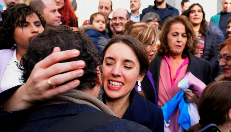 PÅDRIVER: Spanias likestillingsminister Irene Montero (midten). PÅDRIVER: Spanias likestillingsminister Irene Montero (midten).