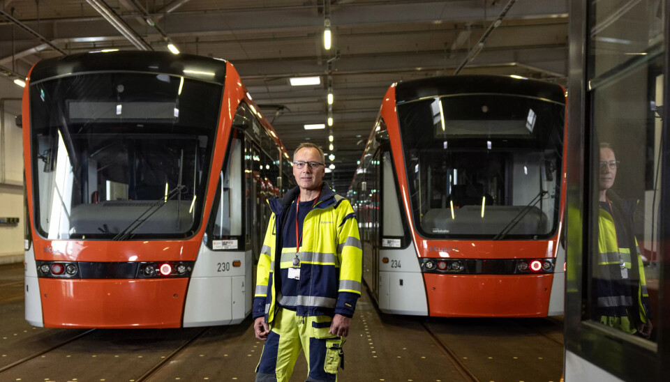 VOGNHALLEN: Klubbens nestleder Dag Madsen viser fram vognhallen, og forteller om alt Driftsavdelingen har ansvaret for: Skinnene, signalanleggene og en del av det elektriske i vognene. VOGNHALLEN: Klubbens nestleder Dag Madsen viser fram vognhallen, og forteller om alt Driftsavdelingen har ansvaret for: Skinnene, signalanleggene og en del av det elektriske i vognene.
