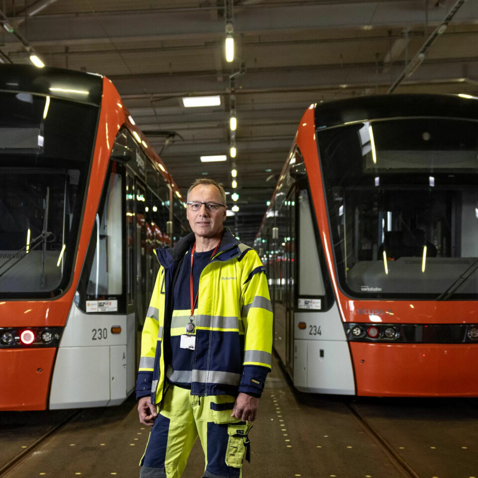 VOGNHALLEN: Klubbens nestleder Dag Madsen viser fram vognhallen, og forteller om alt Driftsavdelingen har ansvaret for: Skinnene, signalanleggene og en del av det elektriske i vognene. VOGNHALLEN: Klubbens nestleder Dag Madsen viser fram vognhallen, og forteller om alt Driftsavdelingen har ansvaret for: Skinnene, signalanleggene og en del av det elektriske i vognene.