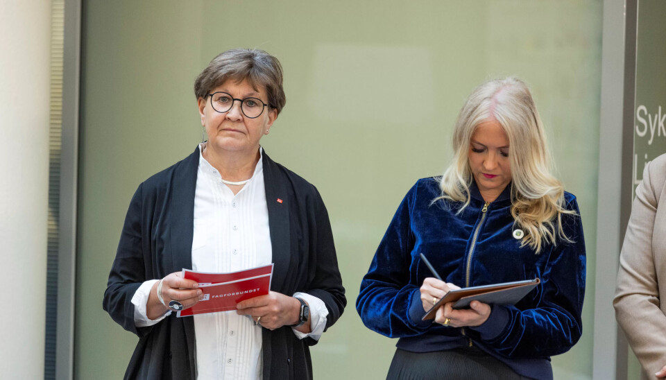 REAGERER: Verken Mette Nord eller Lill Sverresdatter Larsen i Norsk Sykepleierforbund (NSF) vil anbefale sine medlemmer å signere på vilkårene som ble omtalt. REAGERER: Verken Mette Nord eller Lill Sverresdatter Larsen i Norsk Sykepleierforbund (NSF) vil anbefale sine medlemmer å signere på vilkårene som ble omtalt.
