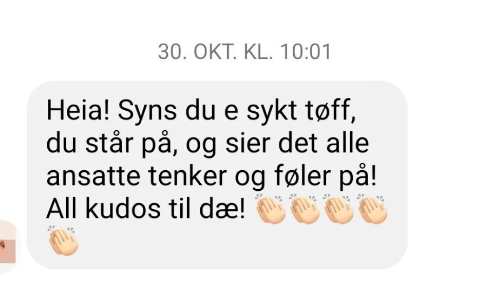 STØTTE: Gro-Anita Olsen Sætrum seier folk har ringt, sendt SMS eller skrive til ho på Facebook Messenger med støtt etter ho sto fram i NRK med at ho blei kalla inn til møte med sjefen og jurist etter Facebook-deling av ein tidlegare NRK-artikkel. STØTTE: Gro-Anita Olsen Sætrum seier folk har ringt, sendt SMS eller skrive til ho på Facebook Messenger med støtt etter ho sto fram i NRK med at ho blei kalla inn til møte med sjefen og jurist etter Facebook-deling av ein tidlegare NRK-artikkel.