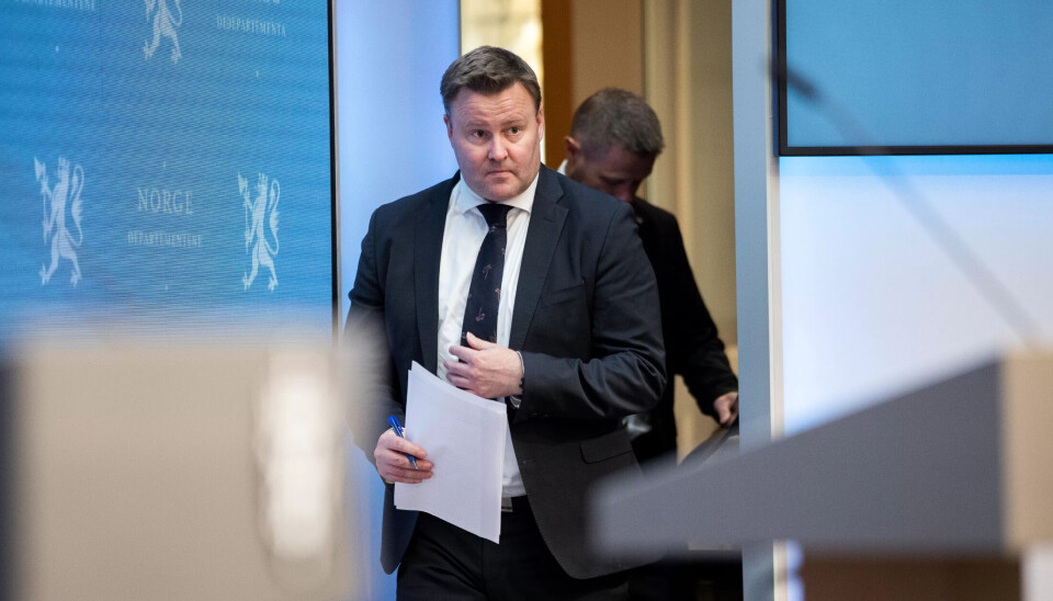 LITT BEKYMRET: Vi er på vei inn i en fjerde smittebølge i Europa, men den blir antakelig mindre alvorlig enn de tidligere, tror assisterende helsedirektør Espen Rostrup Nakstad. LITT BEKYMRET: Vi er på vei inn i en fjerde smittebølge i Europa, men den blir antakelig mindre alvorlig enn de tidligere, tror assisterende helsedirektør Espen Rostrup Nakstad.