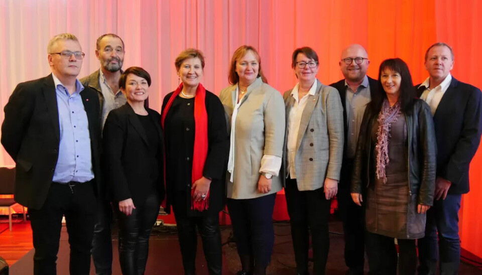 STORE OPPGAVER: Det nyvalgt arbeidsutvalgt i Fagforbundet har store oppgaver foran seg de neste fire årene, sammen med de øvrige medlemmene ot tillitsvalgte i forbundet. Fra venstre: Odd.Hadgeir Larsen, Stein Guldbrandsen, Sissel M. Skoghaug, Mette Nord, Iren Luther, Anne Green Nilsen, Trond Finstad, May-Britt Sundal og Sven Morten Voldsrud. STORE OPPGAVER: Det nyvalgt arbeidsutvalgt i Fagforbundet har store oppgaver foran seg de neste fire årene, sammen med de øvrige medlemmene ot tillitsvalgte i forbundet. Fra venstre: Odd.Hadgeir Larsen, Stein Guldbrandsen, Sissel M. Skoghaug, Mette Nord, Iren Luther, Anne Green Nilsen, Trond Finstad, May-Britt Sundal og Sven Morten Voldsrud.