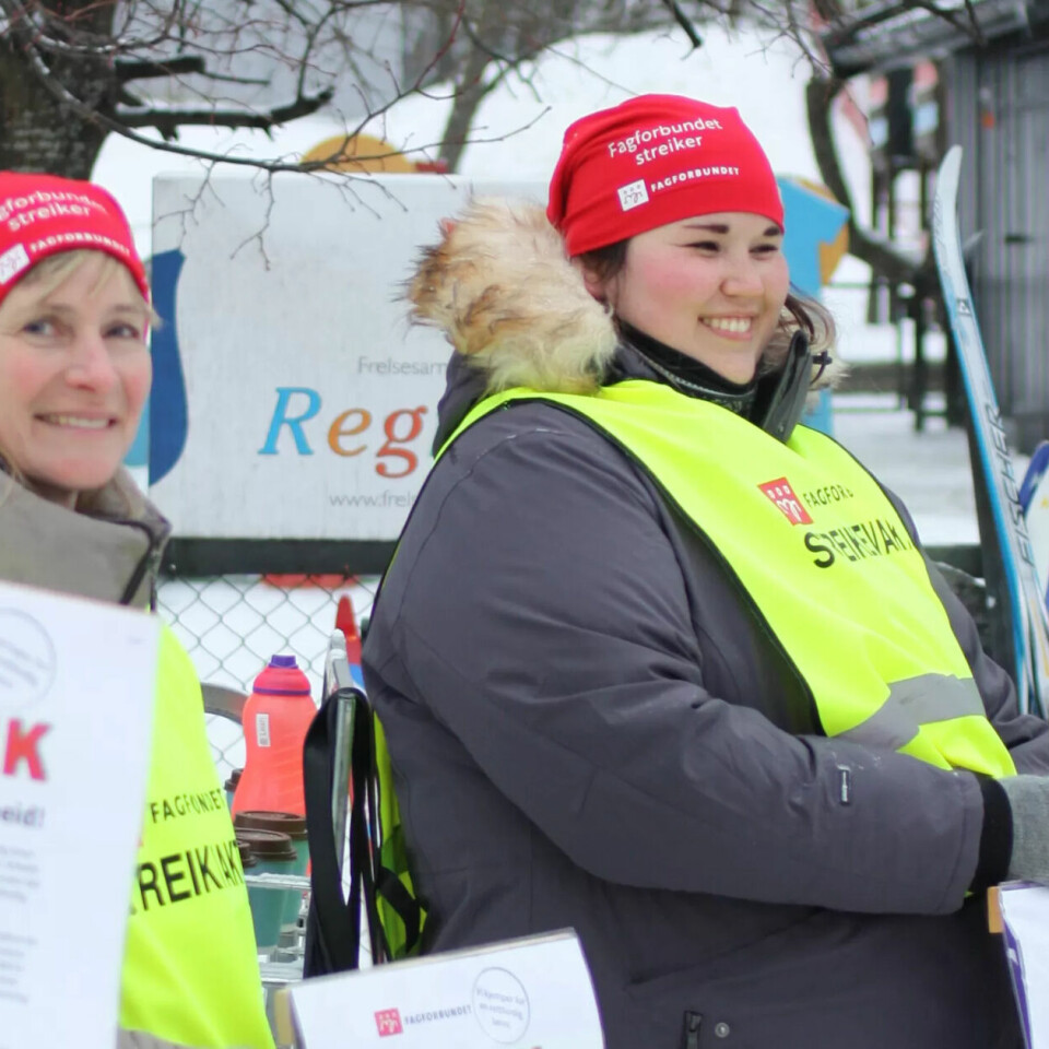TAR KAMPEN: Liv Dagrun Fosse, Kristin De Paoli, Kristin Helene Adams og Linda Rosendahl streiker for at ansatte i privat omsorg skal ha lik lønn som sine kollegaer i offentlig sektor. TAR KAMPEN: Liv Dagrun Fosse, Kristin De Paoli, Kristin Helene Adams og Linda Rosendahl streiker for at ansatte i privat omsorg skal ha lik lønn som sine kollegaer i offentlig sektor.
