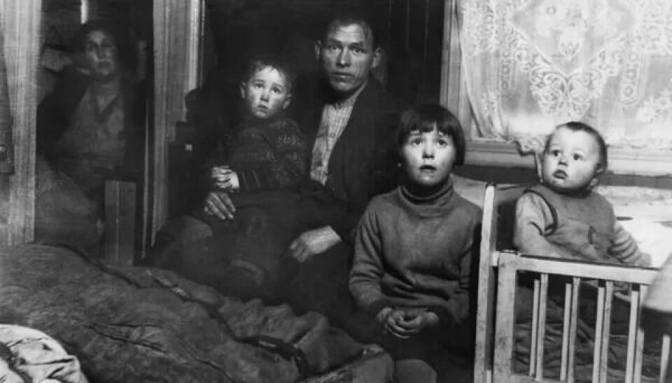 DE ELENDIGES HOVEDSTAD: Det ble Kristiania kalt. På begynnelsen av 1900-tallet var boforholdene i hovedstaden dårlige. Det var trange leiligheter og dårlig hygiene. Bildet er tatt av 'boliginspektrice» Nanna Broch. Hun dokumenterte boforholdene i håp om at politikerne ville gjøre noe med dem. DE ELENDIGES HOVEDSTAD: Det ble Kristiania kalt. På begynnelsen av 1900-tallet var boforholdene i hovedstaden dårlige. Det var trange leiligheter og dårlig hygiene. Bildet er tatt av