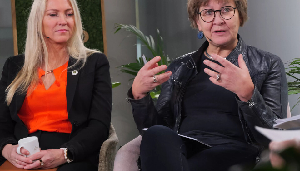 LØN: Linn Sverresdatter i Norsk sykepleierforbund og Mette Nord i Fagforbundet under panelsamtalet hos KLP. Begge er einige om at at løna til helsearbeidarar må opp. LØN: Linn Sverresdatter i Norsk sykepleierforbund og Mette Nord i Fagforbundet under panelsamtalet hos KLP. Begge er einige om at at løna til helsearbeidarar må opp.