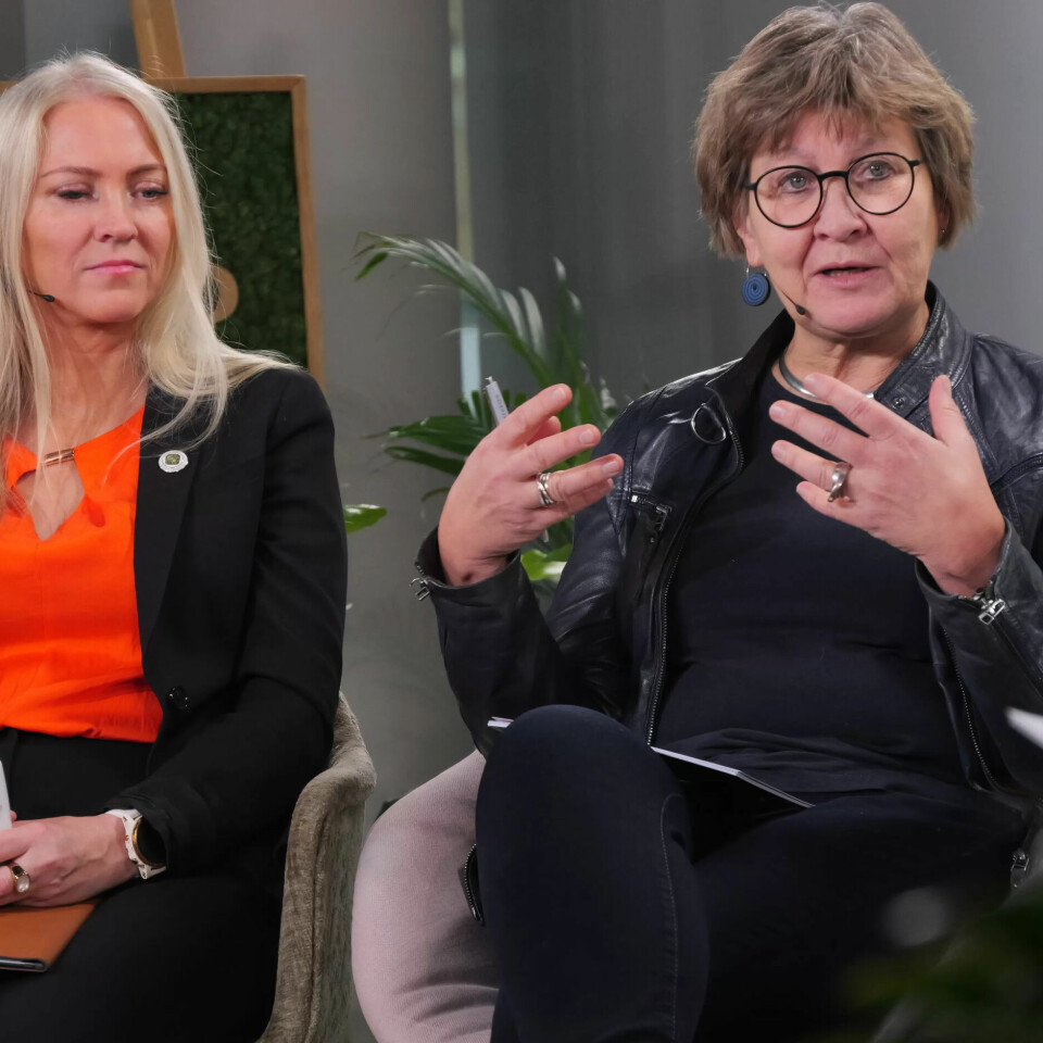 LØN: Linn Sverresdatter i Norsk sykepleierforbund og Mette Nord i Fagforbundet under panelsamtalet hos KLP. Begge er einige om at at løna til helsearbeidarar må opp. LØN: Linn Sverresdatter i Norsk sykepleierforbund og Mette Nord i Fagforbundet under panelsamtalet hos KLP. Begge er einige om at at løna til helsearbeidarar må opp.