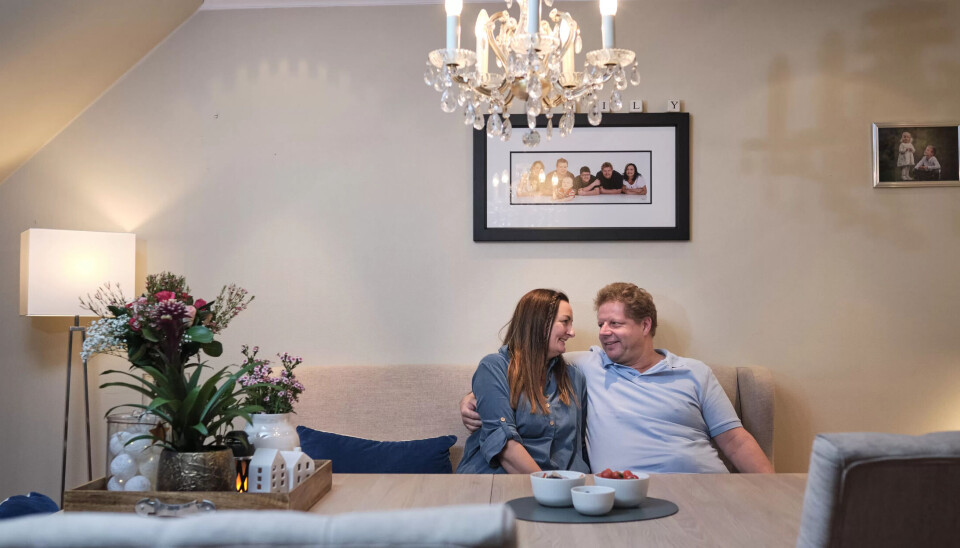 Sammen om utfordringene: Rolf og Monica har vært et par nesten like lenge som Rolf har jobbet som feier. Det siste året har vært tøft, men Rolfs avslappede tilnærming til livet, har også gjort det lettere for Monica å beholde roen. Sammen om utfordringene: Rolf og Monica har vært et par nesten like lenge som Rolf har jobbet som feier. Det siste året har vært tøft, men Rolfs avslappede tilnærming til livet, har også gjort det lettere for Monica å beholde roen.