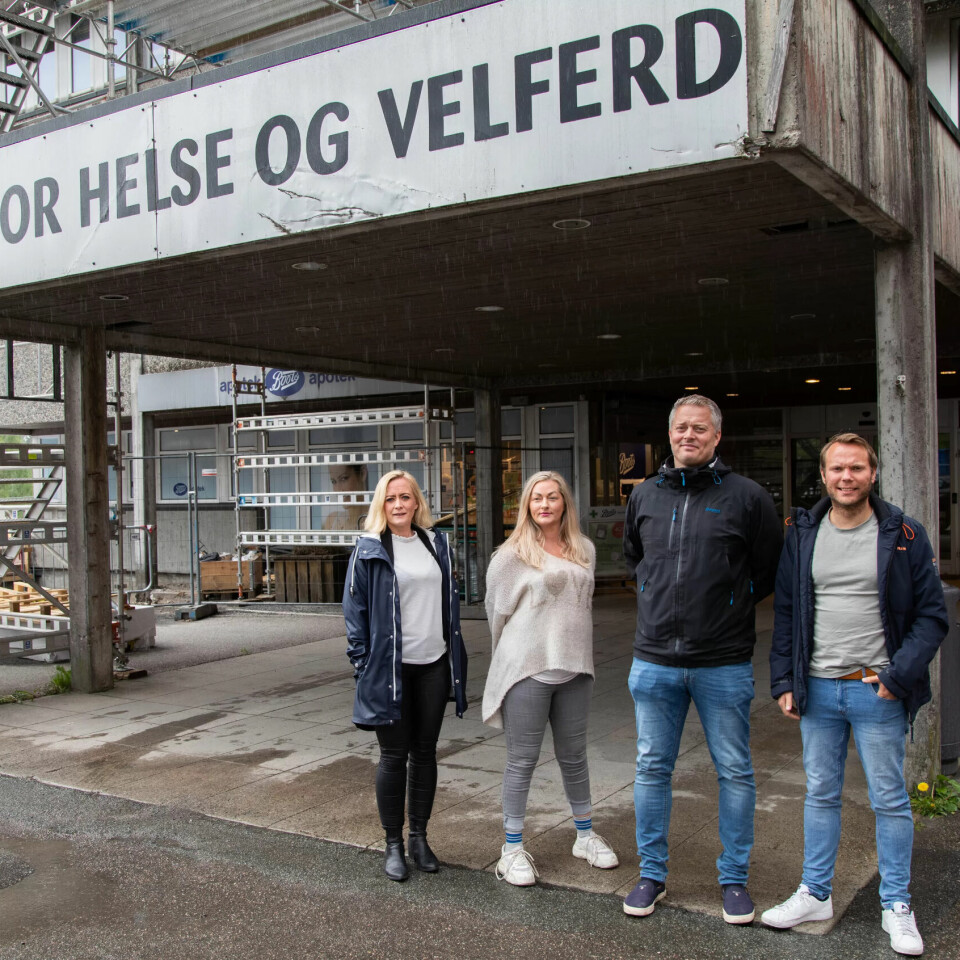HELSEHUS: Heidi Bakke, Helen Christin Haug, Jarle Hammen og Kenneth Myren Bakken utenfor helsehuset der ROP-tilbudet i bygda administreres. HELSEHUS: Heidi Bakke, Helen Christin Haug, Jarle Hammen og Kenneth Myren Bakken utenfor helsehuset der ROP-tilbudet i bygda administreres.