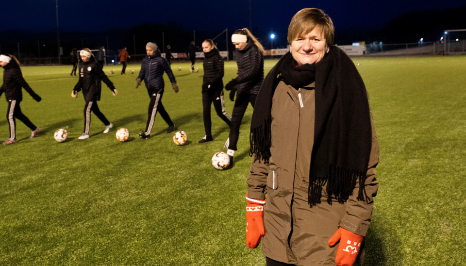 LIKESTILLING PÅ FOTBALLBANEN: Helene Harsvik Skeibrok sier at fotballprosjektet til Fagforbundet lå nede under koronaen, men nå er det oppe og går igjen. LIKESTILLING PÅ FOTBALLBANEN: Helene Harsvik Skeibrok sier at fotballprosjektet til Fagforbundet lå nede under koronaen, men nå er det oppe og går igjen.
