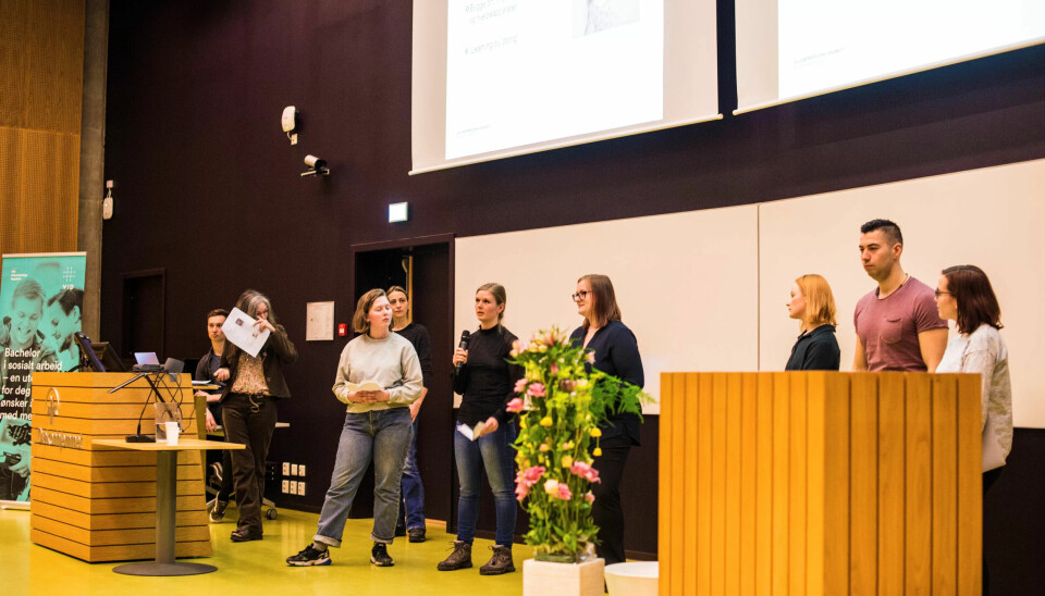 Studenter ved Oslomet presenterer praksisprosjekter ved Den uavhengige sosialrådgivningen og Kirkens byminsjons akuttovernatting for tilreisende. Studenter ved Oslomet presenterer praksisprosjekter ved Den uavhengige sosialrådgivningen og Kirkens byminsjons akuttovernatting for tilreisende.