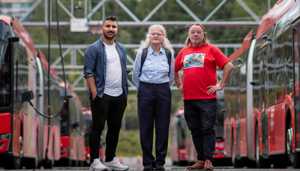 NÅ BUSS: Rødts 1. kandidat Siavash Mobasheri (t.v.) med sjåfør og busstillitsvalgt Marit Sauge og leder av Oslo Sporveiarbeideres forening Ola Floberg. De er ikke i tvil, det har aldri vært mer klart for å ta rutebusskjøringen tilbake. NÅ BUSS: Rødts 1. kandidat Siavash Mobasheri (t.v.) med sjåfør og busstillitsvalgt Marit Sauge og leder av Oslo Sporveiarbeideres forening Ola Floberg. De er ikke i tvil, det har aldri vært mer klart for å ta rutebusskjøringen tilbake.