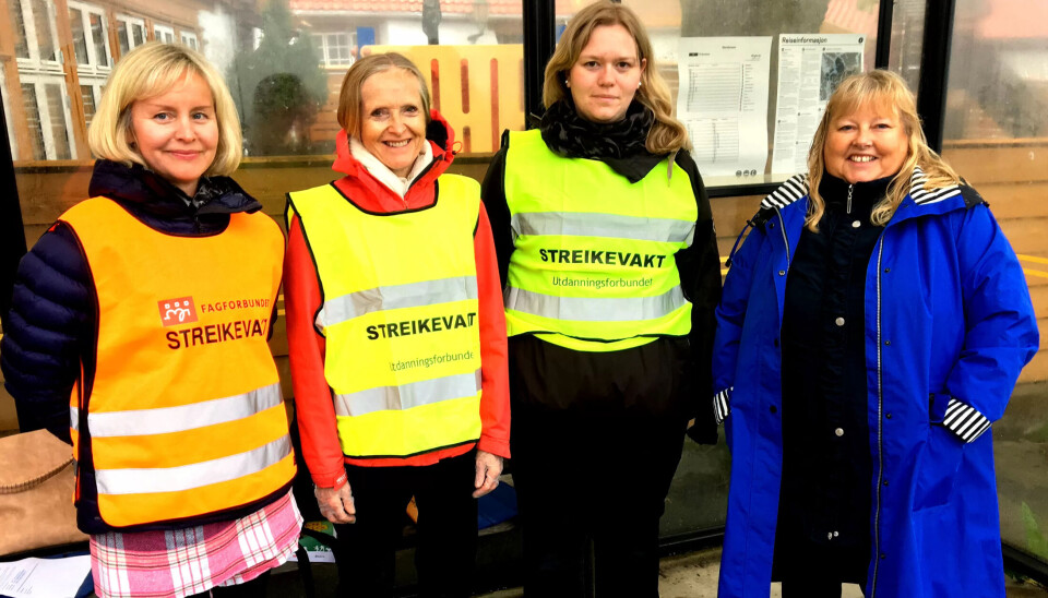 STREIK: Alle Akasia-barnehagene er nå berørt av streiken, her er streikevaktene ved Akasia Domkirken menighetsbarnehage. STREIK: Alle Akasia-barnehagene er nå berørt av streiken, her er streikevaktene ved Akasia Domkirken menighetsbarnehage.