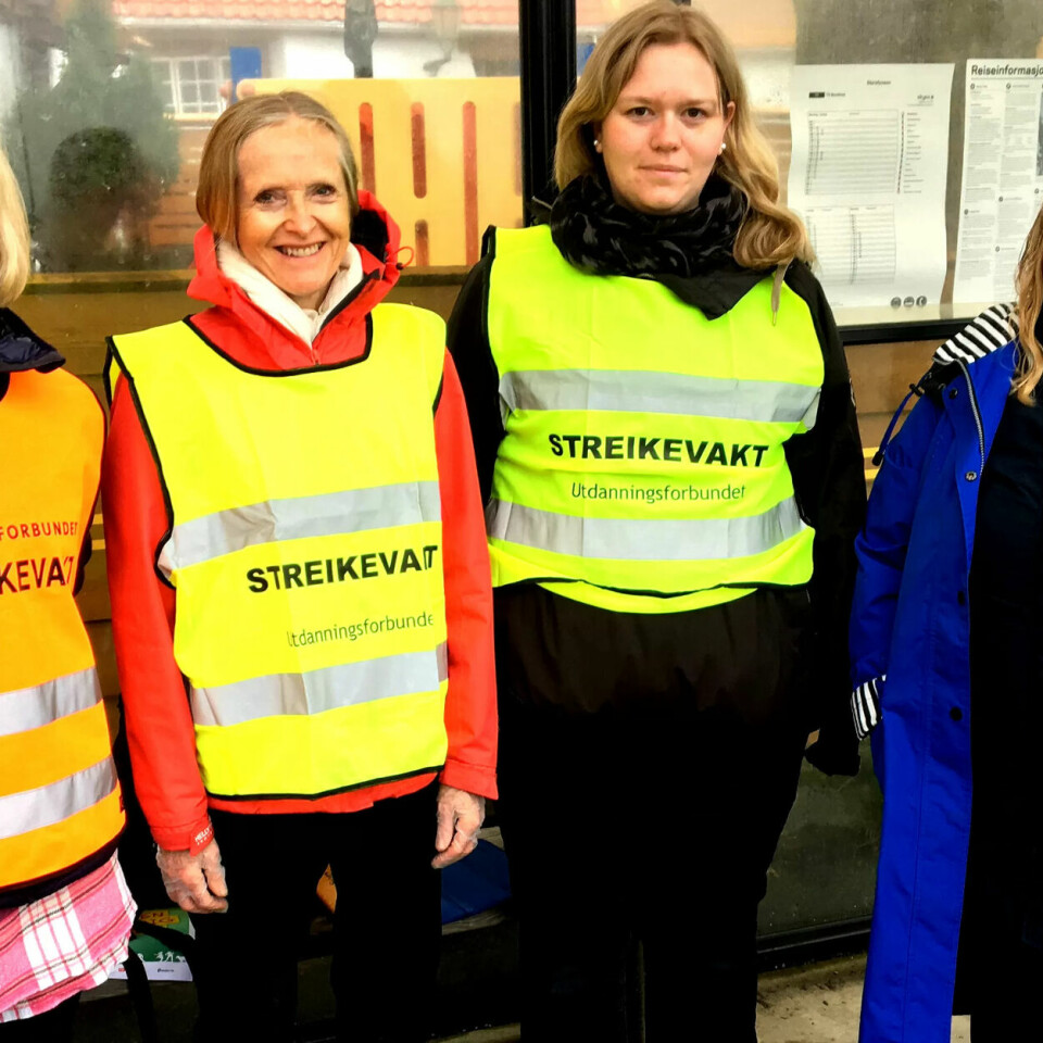 STREIK: Alle Akasia-barnehagene er nå berørt av streiken, her er streikevaktene ved Akasia Domkirken menighetsbarnehage. STREIK: Alle Akasia-barnehagene er nå berørt av streiken, her er streikevaktene ved Akasia Domkirken menighetsbarnehage.