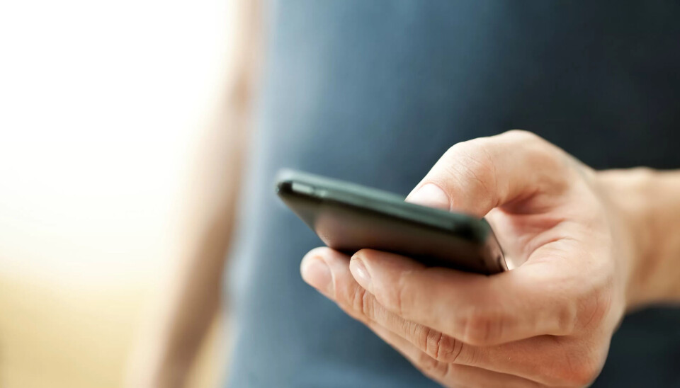 NYTT: Nødvarsel er eit nytt system. Den tidlegare metoden for varsling brukte SMS. Vanleg melding kan fleire gå glipp av om mobilen er på lydlaus. Og det kan vere nettverskproblem med å sende ut SMS om svært mange er samla på ein stad, som på ein stor konsert. NYTT: Nødvarsel er eit nytt system. Den tidlegare metoden for varsling brukte SMS. Vanleg melding kan fleire gå glipp av om mobilen er på lydlaus. Og det kan vere nettverskproblem med å sende ut SMS om svært mange er samla på ein stad, som på ein stor konsert.