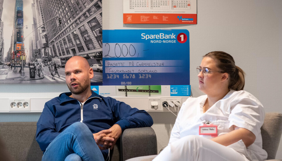 FOR MANGE TIMER: Både Martin Halsvik Larsen og Victoria Thelise Næss har tatt utradisjonelle veier inn i helsevesenet. De er enige om at kravet til antall timer for å ta fagbrev bør ned. FOR MANGE TIMER: Både Martin Halsvik Larsen og Victoria Thelise Næss har tatt utradisjonelle veier inn i helsevesenet. De er enige om at kravet til antall timer for å ta fagbrev bør ned.