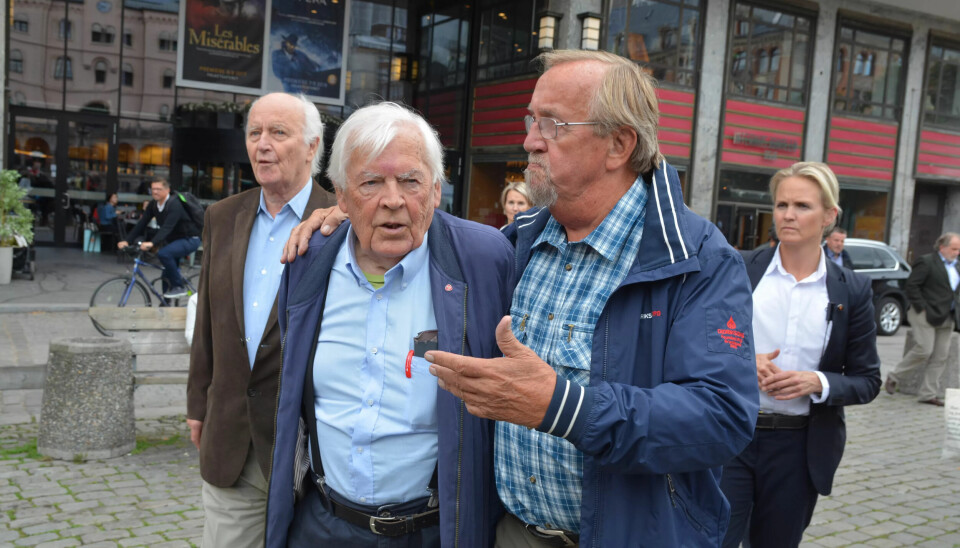 Thorvald, Thorbjørn og Yngve på vei til pressemøte. Thorvald, Thorbjørn og Yngve på vei til pressemøte.