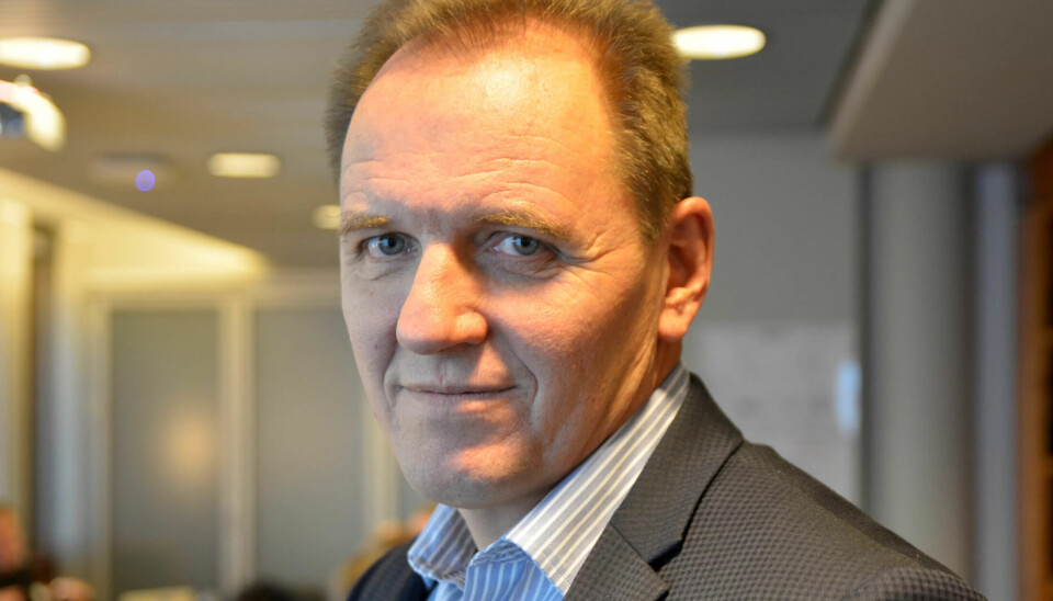 -VI VARLSET: Yngve Carlsen er leder av Norsk Flygerforbund. Han sier både han og LO varslet regjeringen flere ganger om at det kunne bli store problemer og mangel på piloter i luftambulansen. -VI VARLSET: Yngve Carlsen er leder av Norsk Flygerforbund. Han sier både han og LO varslet regjeringen flere ganger om at det kunne bli store problemer og mangel på piloter i luftambulansen.