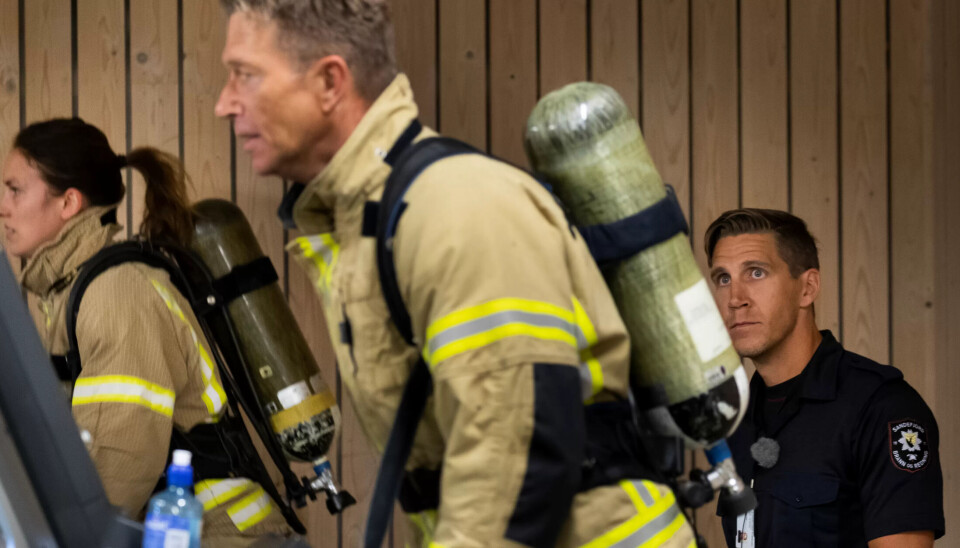 I MOTBAKKE: Første del av testen bestod av å gå i 5,6 km/t med opp til 12% stigning i 8 minutter. Her er MAren Njøs Kurdøl og Terje Aasland i aksjon, mens brannkonstabel Trond Bach Skuggedal motiverer. I MOTBAKKE: Første del av testen bestod av å gå i 5,6 km/t med opp til 12% stigning i 8 minutter. Her er MAren Njøs Kurdøl og Terje Aasland i aksjon, mens brannkonstabel Trond Bach Skuggedal motiverer.