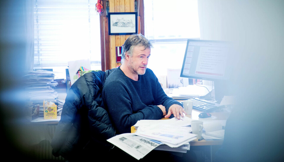 PÅ KONTORET: Rådgiver Arvid Ellingsen i Samfunnspolitisk avdeling i LO har saumfart norske lærebøker. Han etterlyser mer pensumlitteratur om norsk arbeidsliv. PÅ KONTORET: Rådgiver Arvid Ellingsen i Samfunnspolitisk avdeling i LO har saumfart norske lærebøker. Han etterlyser mer pensumlitteratur om norsk arbeidsliv.