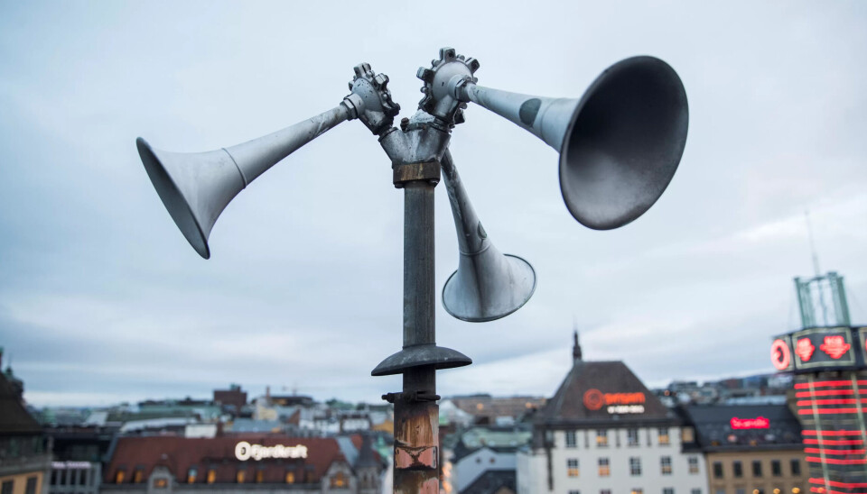 ALARM: En tyfon, på folkemunne kalt flyalarm, på taket av Østbanehallen i Oslo. ALARM: En tyfon, på folkemunne kalt flyalarm, på taket av Østbanehallen i Oslo.