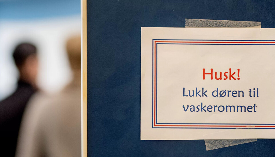 TIL DE ANSATTE: Dette er en påminnelse når de ansatte forlater vaskerommet. TIL DE ANSATTE: Dette er en påminnelse når de ansatte forlater vaskerommet.