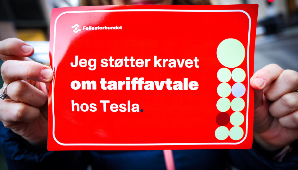 Dette klistremerket kan du også få – ved å sende epost til post@fellesforbundet.no og skrive 'Tesla-klistremerke' i emnefeltet. Gjelder også om du kjører noe annet enn Tesla. Dette klistremerket kan du også få – ved å sende epost til post@fellesforbundet.no og skrive 'Tesla-klistremerke' i emnefeltet. Gjelder også om du kjører noe annet enn Tesla.
