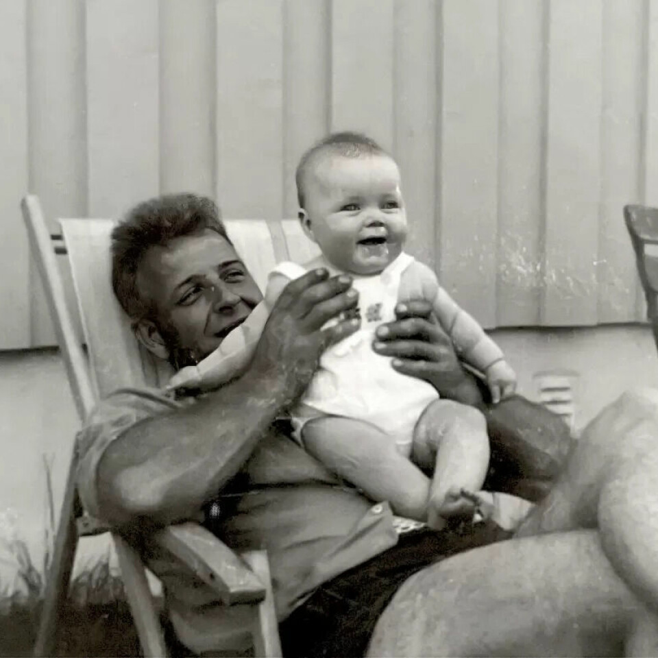 FIN SVEIS: Med pappa Odd Martin, sommeren 1970. FIN SVEIS: Med pappa Odd Martin, sommeren 1970.