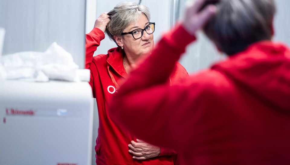 En arbeidsperiode går mot slutten for vernepleier Synnøve Aarkvisla Silden. Hun stikker innom hybelen for å pakke sakene sine før hun skal jobbe de siste timene i bofellesskapet Utsikten. Det er bare noen minutter å gå fra hybelhuset. En arbeidsperiode går mot slutten for vernepleier Synnøve Aarkvisla Silden. Hun stikker innom hybelen for å pakke sakene sine før hun skal jobbe de siste timene i bofellesskapet Utsikten. Det er bare noen minutter å gå fra hybelhuset.