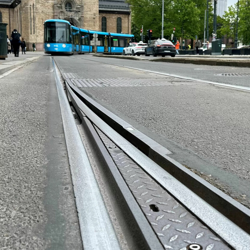 SJEKKPUNKT: På denne avstanden sjekker fører signalet på lysstavla. Tre prikker viser om vekselen ligger riktig vei. SJEKKPUNKT: På denne avstanden sjekker fører signalet på lysstavla. Tre prikker viser om vekselen ligger riktig vei.