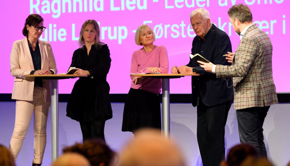 Marianne Solberg (FO, fra venstre), Julie Lødrup (LO), Ragnhild Lied (Unio), Trygve Hegnar (redaktør) og ordstyrer Torbjørn Røe Isaksen på likelønnsdebatt på Folkets Hus i Oslo torsdag. Marianne Solberg (FO, fra venstre), Julie Lødrup (LO), Ragnhild Lied (Unio), Trygve Hegnar (redaktør) og ordstyrer Torbjørn Røe Isaksen på likelønnsdebatt på Folkets Hus i Oslo torsdag.