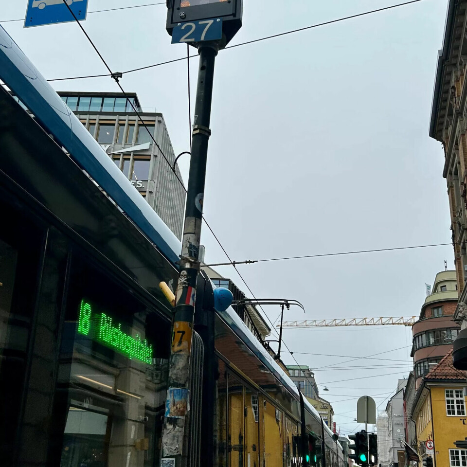 LÅST VEKSEL: Fem prikker betyr at vekselen er låst, og normalt ligger er den låst i riktig retning - men ikke alltid. LÅST VEKSEL: Fem prikker betyr at vekselen er låst, og normalt ligger er den låst i riktig retning - men ikke alltid.