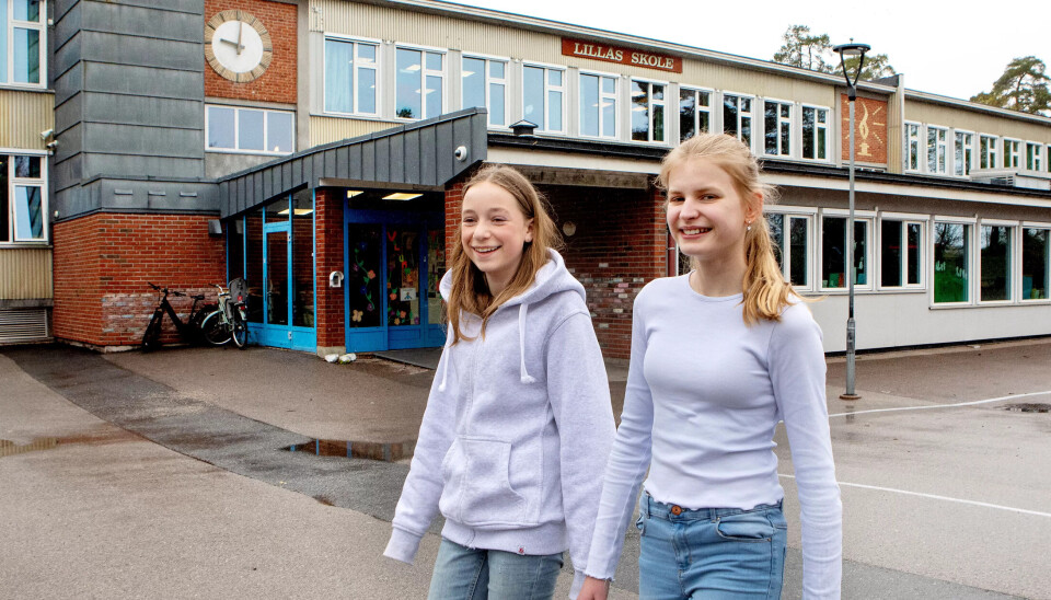 UTEN LEKSER: Anna Emilia Lidstrøm (12) og Kornelia Wilhelmsen Vedvik (12) gjør aldri lekser. De er litt redde for å lære for lite. UTEN LEKSER: Anna Emilia Lidstrøm (12) og Kornelia Wilhelmsen Vedvik (12) gjør aldri lekser. De er litt redde for å lære for lite.