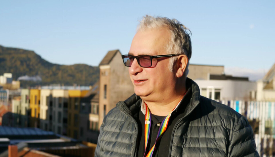 MOTIVERT: – Lærere, helsefagarbeidere, barnevernsansatte og programrådgivere … Å se innsatsen til de som jobber i førstelinjen, motiverer meg virkelig i min jobb, sier Monajemi, som jobber som rådgiver i kommunedirektørens fagstab. MOTIVERT: – Lærere, helsefagarbeidere, barnevernsansatte og programrådgivere … Å se innsatsen til de som jobber i førstelinjen, motiverer meg virkelig i min jobb, sier Monajemi, som jobber som rådgiver i kommunedirektørens fagstab.